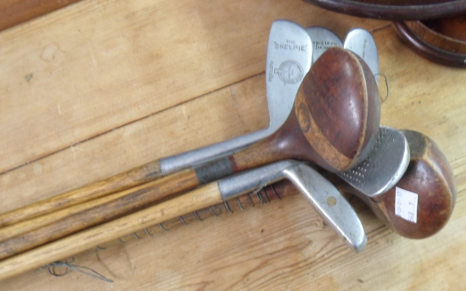 Seven 1920's Donaldson Manufacturing Co. Ltd., Glasgow Rangefinder hickory shafted golf clubs, co