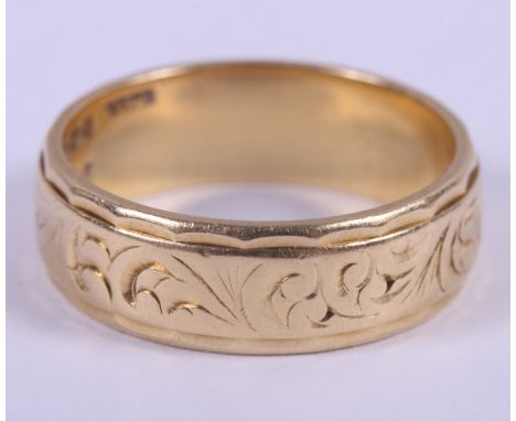 An 18ct gold ring with engraved decoration, size K, 5g