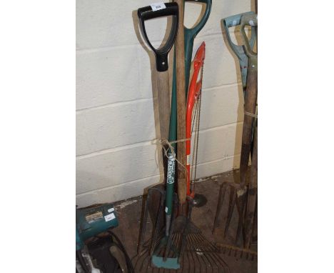 Bundle of garden tools