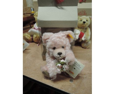 A modern Steiff bear, Thank You Teddybar 21, having gold button and yelow tag 028137 in box