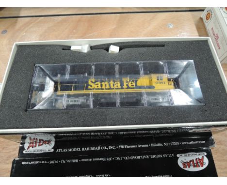 A Atlas HO scale American brass locomotive, Santa Fe 6381, boxed 8190