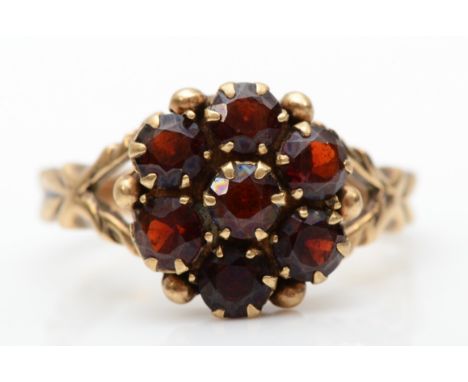 A vintage 9ct gold garnet cluster ring, with textured decorative band, O, 3.8gm. 