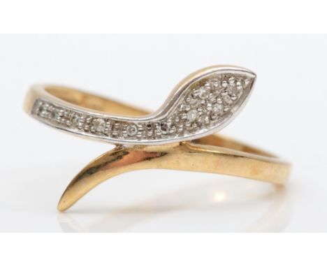A vintage 9ct gold eight cut diamond snake ring, O, 1.4gm. 
