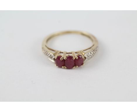 9ct gold oval cut ruby &amp; diamond ring (1.7g) 