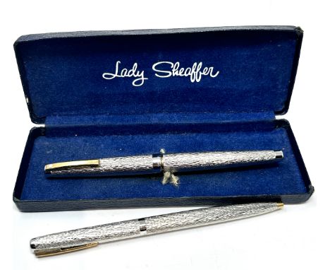 Boxed vintage lady sheaffer 14ct gold nib fountain pen and 1 other case only 