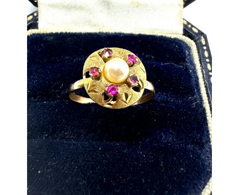 Vintage 18ct gold ruby &amp; pearl ring weight 1.3g 