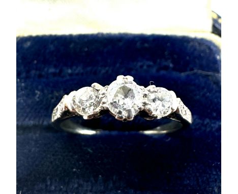 Vintage 18ct white gold diamond ring est .50ct diamonds weight 2.2g 