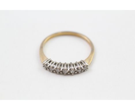 9ct gold vintage diamond half eternity ring, claw set (1.3g) 