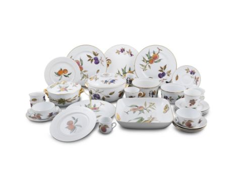 A LARGE COLLECTION OF ROYAL WORCESTER PORCELAIN16 fluted tea cups with gilt banding and red berries transfer 7 fluted coffee 