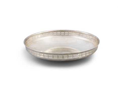 A TIFFANY & CO STERLING SILVER BREAD BASKET, 20TH CENTURYof circular form, with pierced border, the centred engraved with let
