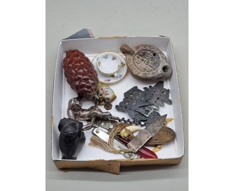 A mixed lot,&nbsp;to include a Roman oil lamp; and a novelty corkscrew. 