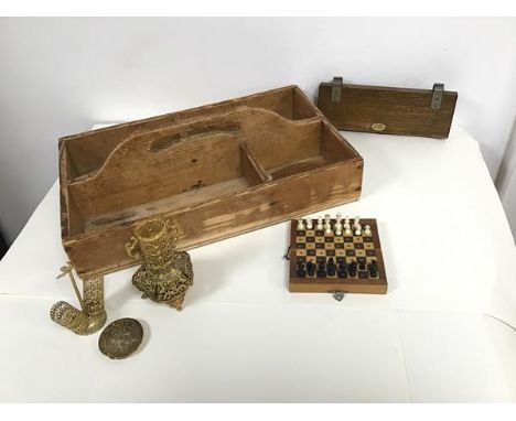 A wooden workman's toolbox with handle on central partition, containing four compartments (h.14cm x 44cm x 27cm), an Acme tie