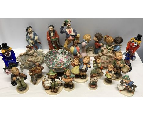 Selection of figurines, Japanese figures, Dresden lace dress figures, 10 x Hummell, Goebel figures, 2 Murano glass clowns, Or