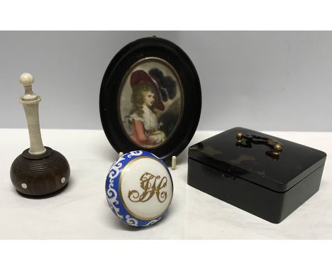 Lignum Vitae stand with lid, 19thC blue and gilt porcelain doorknob, good quality faux tortoiseshell trinket box and miniatur