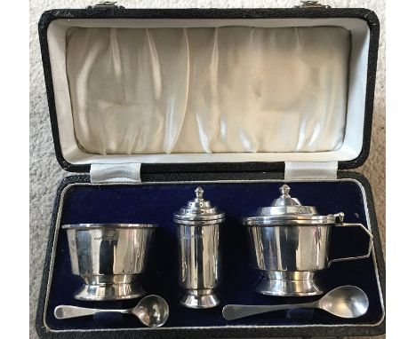 Silver condiment set, Haseler&amp;Restall. Birmingham1947. 159.2gms. 