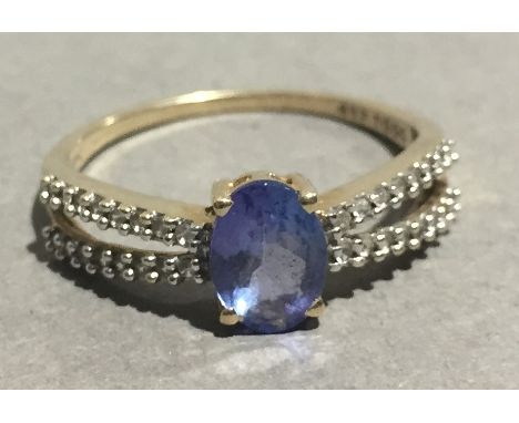 A 9 ct gold stone set ring, possibly topaz