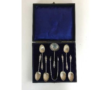 A set of six cased silver Apostle spoons, matching tongs and caddy spoon, Birmingham marks, 1902