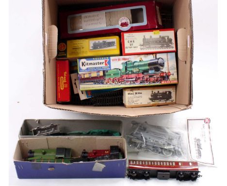 A miscellany of 00-gauge items. Note that the contents of kit boxes have not been checked – caveat emptor. Kitmaster ‘City of