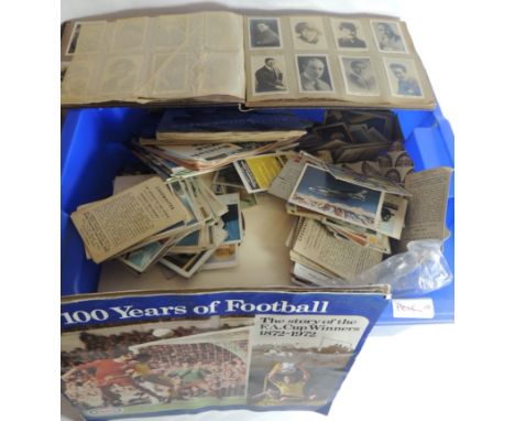 VARIOUS MANUFACTURERS - mainly trade: a large quantity of assorted cards includes A & BC Gum; Brooke Bond; Whitbread and othe