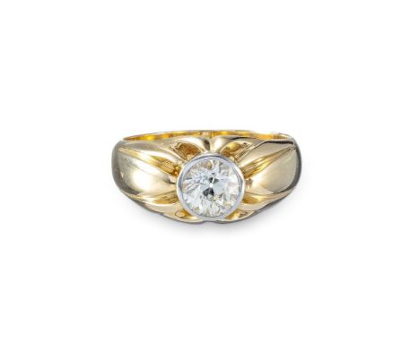 Diamant-Ring  750/f. Goldbandform. Ausgefasst mit Altschliff-Brillantsolitär von ca. 1,00 ct (top crystal-vs-si). Ringgr. 56.