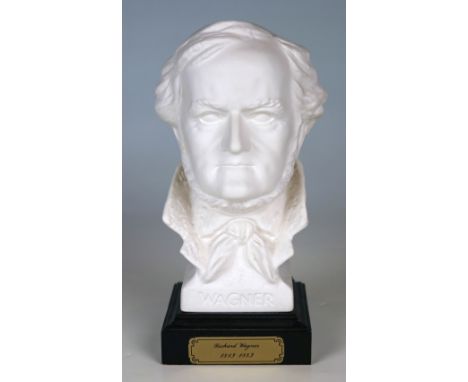 Richard Wagner  Goebel, Oeslau Biscuitbüste. Bezeichnet. H. 19 cm. Rückseitig sign.: G. Bochmann. Auf schwarz lackiertem Sock