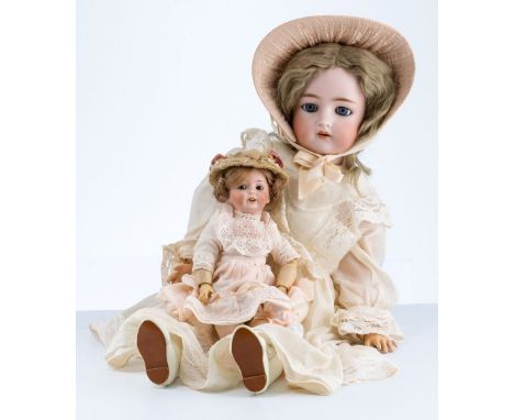 Zwei Mädchenpuppen  um 1900/10 u. um 1915 a) Große Mädchenpuppe. Simon &amp; Halbig für Kämmer und Reinhardt in Waltershausen