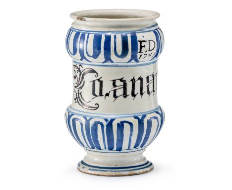 Albarello  Savona, um 1745 Fayence. Doppelt gebaucht auf eingezogenem Fuß. In Blau dekoriert mit Eierstabfries, Jahreszahl u.