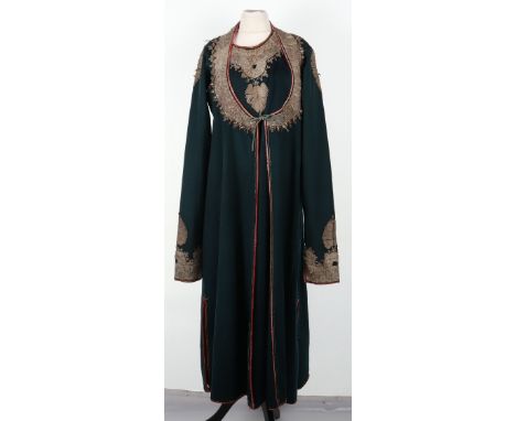 Rare Indian Army Scinde Irregular Horse Officers Alkalak Uniform, fine example produced in green woollen cloth. The cuffs, sh