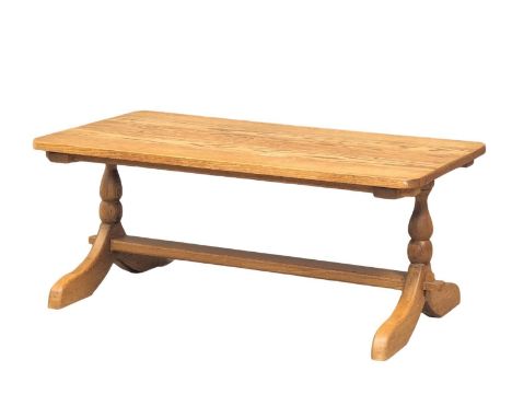 A vintage oak coffee table. 92x51x38cm 