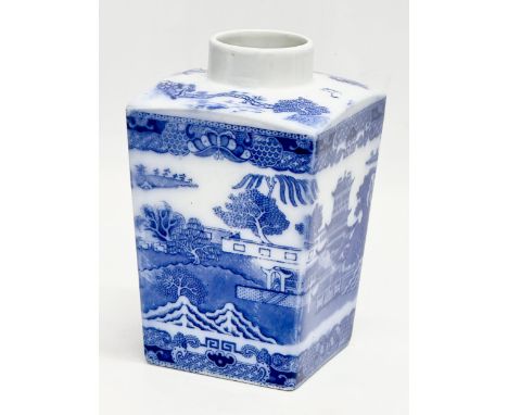 An Early 20th Century Ringtons Limited tea caddy. Circa 1930. 11.5x11.5x20cm 