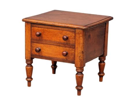 A Victorian mahogany commode / storage box. 44x42.5x44cm 