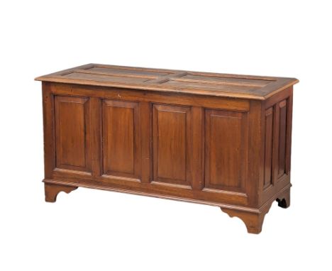 A large Late 19th Century trunk / coffer. 126.5x54.5x69cm 