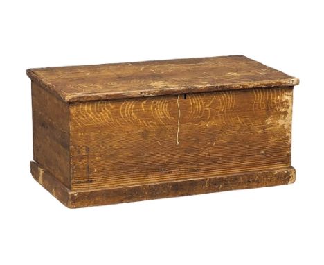 A Victorian pine trunk with original scumble paintwork. 94x51.5x43cm 