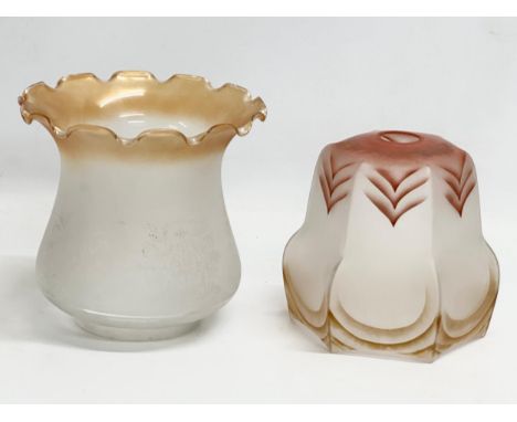 2 Early 20th Century glass shades. An Edwardian period glass oil lamp shade 18x17.5cm. An Art Deco shade 15x15cm 