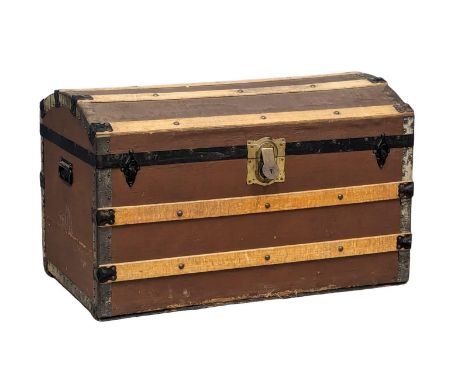 An Early 20th Century dome topped trunk. 83x48x52cm 