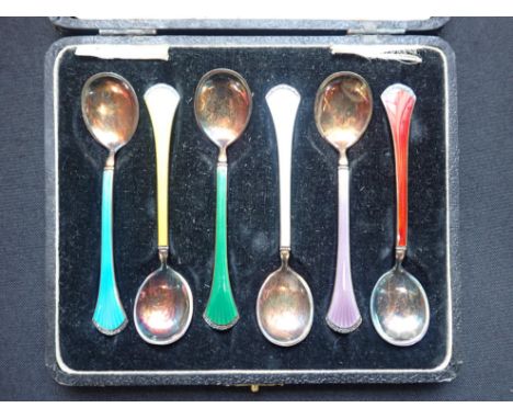A CASED SET OF NORWEGIAN ENAMEL TEASPOONS 
