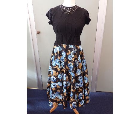A 195Os VINTAGE LILYWHITES SKIRT, IN HORROCKSES STYLE FABRIC of full circle cut, with a 1950s petticoat, and a vintage rhines