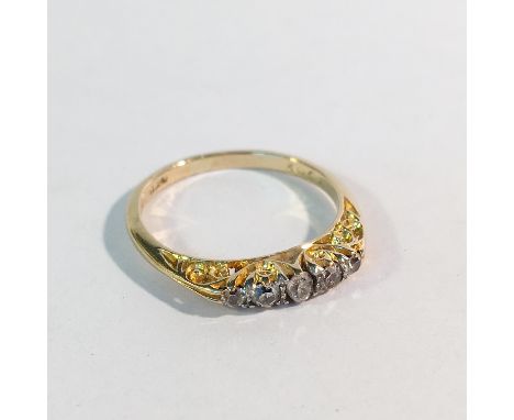 An 18ct gold ring set diamonds, size K