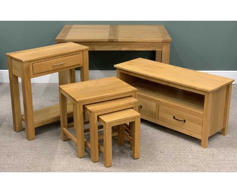 MODERN LIGHT OAK FURNITURE PARCEL, comprising extending dining table, 75 (h) x 120.5 (l) closed, 166 (l) with additional leaf