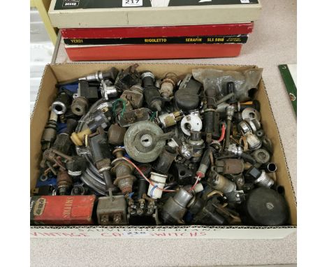 BOX OF VINTAGE CAR PARTS