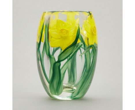 Steven Lundberg (American, 1953-2008). Magnum size art glass vase decorated with yellow daffodils with green leaves, 1999. Si