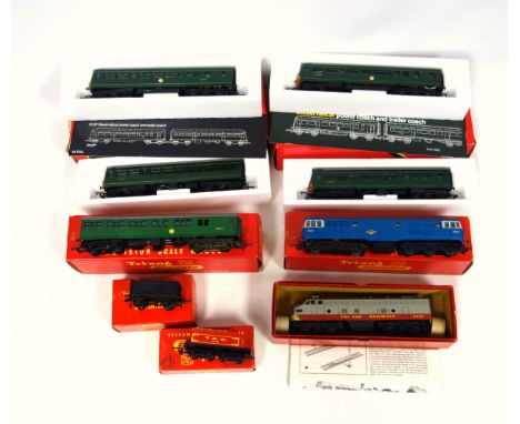 2 Tri-ang/Hornby Diesel Railcar Power Coach and Trailer Coach, R.157; AIA-AIA Diesel Electric Locomotive, R.357; T.C. Series 