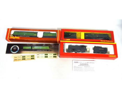 Tri-ang Hornby "Battle of Britain" Class Locomotive "Winston Churchill" with R.38 Tender, R.356S; S.R. "Battle of Britain" Cl