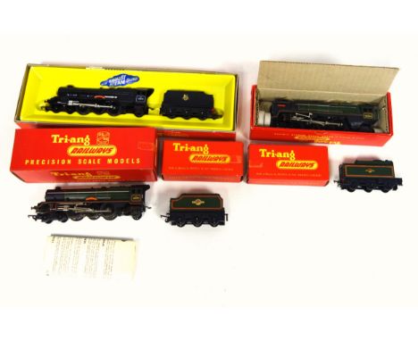 Tri-ang Hornby 4-6-2 Locomotive "Princess Victoria", R.050; 4-6-2 "Princess Elizabeth" Green Livery, R.53, with tender, R.31;