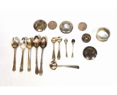 5 silver salt spoons, 5 coffee spoons, napkin ring, 5 condiment covers and a hair tidy cover, 158 grs. (17)