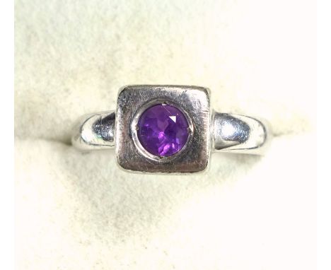 18ct white gold ring set synthetic sapphire, SIze R approx.,11grs