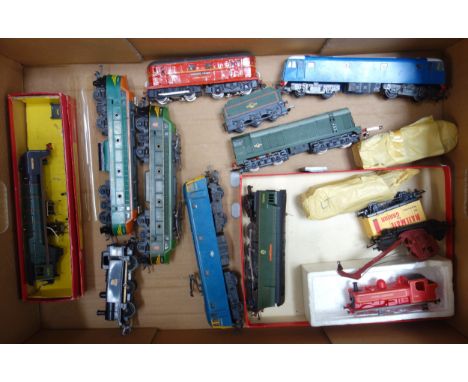 Tri-ang Hornby Winston Churchill Locomotive, R.356; 4 steam locomotives, 3 tenders, shunter, 9 Diesel/Electric locomotives, 2
