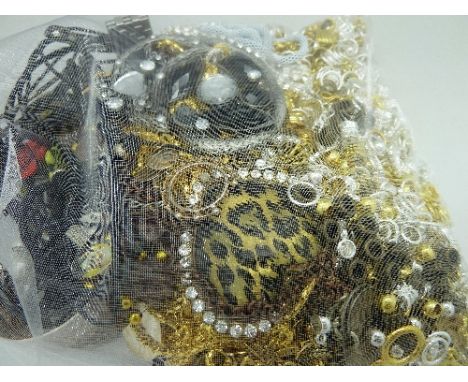 Costume jewellery, a gentleman's Timex wristwatch and metal bracelet charms