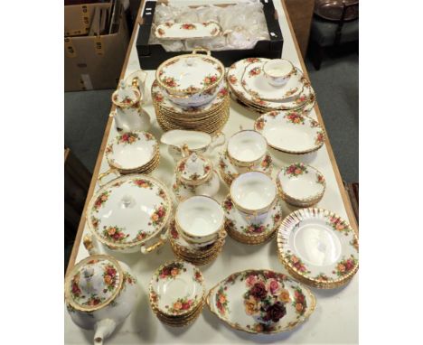 A ROYAL ALBERT 'OLD COUNTRY ROSES' BONE CHINA PART TEA, COFFEE AND DINNER SERVICE 115 pieces, with a few matching fancy piece
