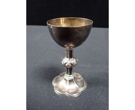 19TH CENTURY TRAVELLING SILVER CHALICE with gilt interior, Martin Hall &amp; Co
